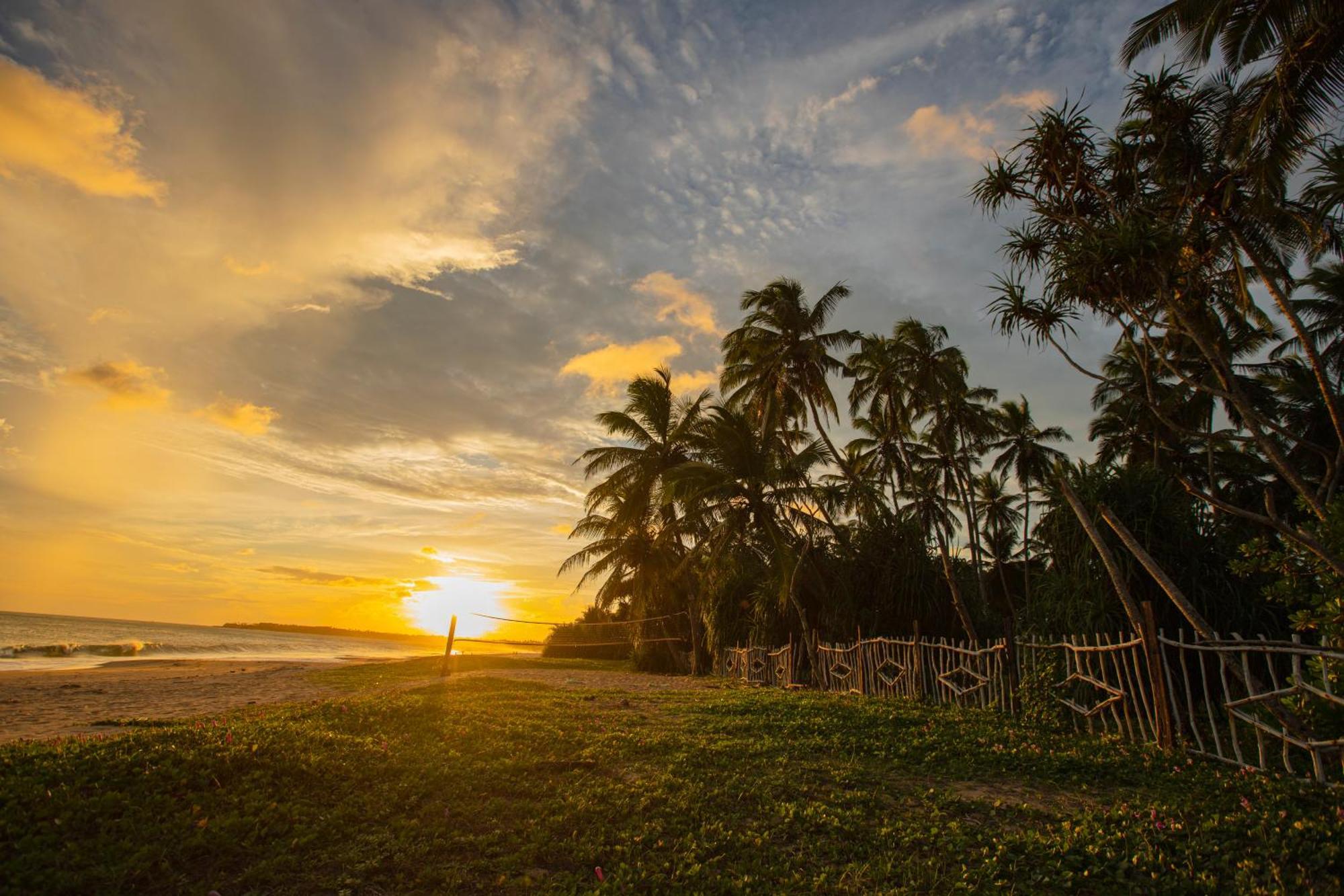 Helios Beach Resort Tangalle Exterior photo